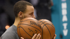 Curry goes behind the back before draining half court buzzer-beater