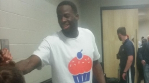 Draymond, Steph troll Thunder fans with cupcake T-shirts after win