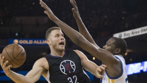 Warriors drop 50 third quarter points in blowout win over Clippers