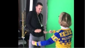 Steph Curry has dance-off with Warriors mom