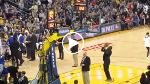 Kevin Durant shoots layups during Warriors timeout