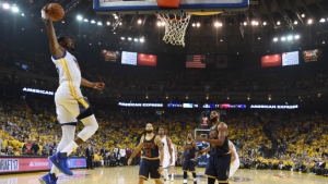 Durant, Curry soar as Warriors blast Cavs in Game 1 of NBA Finals