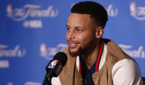Steph unveils new black Curry 4 shoes