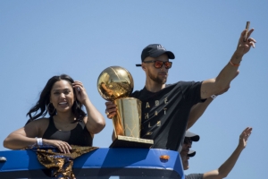 Curry family celebrates championship with private tattoo session