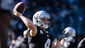 Raiders, Carr agree on record-setting extension [report]