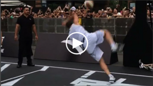 Klay Thompson gets stuffed by rim on 360 dunk attempt in China