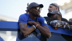 Durant to wait until late July to sign new deal with Warriors [report]