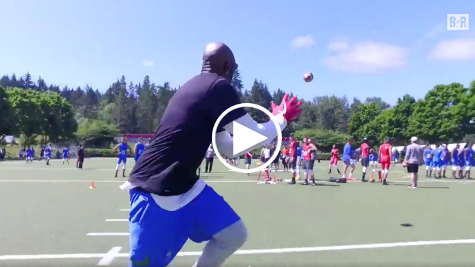 Jerry Rice can still blaze down a football field at age 54