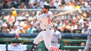Giants come back late, sweep Pirates for sixth straight win