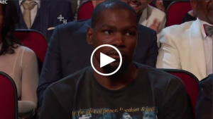 Kevin Durant completely unamused by Peyton Manning’s ESPYs joke