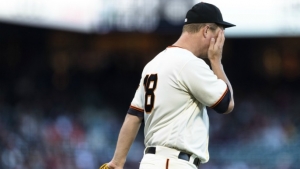 Bochy ejected, Pirates sail past Giants in ugly home loss