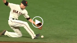 Kelby Tomlinson pulls off sliding stop even Brandon Crawford would be proud of
