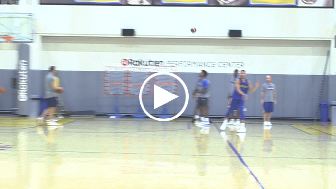 Klay Thompson throws football around between taking jump shots
