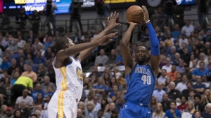 Warriors overcome second quarter lull, crush Mavericks in first blowout win