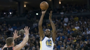 Durant, strong defense lead Warriors to seventh straight win