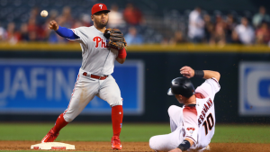 Giants sign former Phillies infielder [report]
