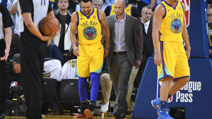 Warriors outlast Spurs, Curry tweaks right ankle (again)