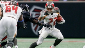 Raiders expected to make strong push for Bucs running back [report]