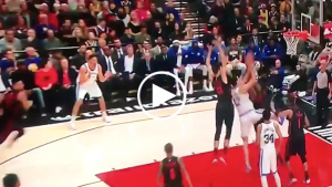 Thompson holds pose after Pachulia doesn’t pass him the ball