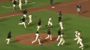 Walkoff City: Giants produce three-run ninth inning in dramatic win
