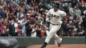 Posey resting Sunday with sore right thumb