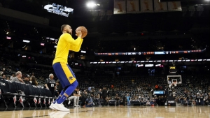 Kerr wouldn’t rule out Curry playing this weekend, says Warriors are taking it ‘day by day’