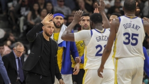 Curry goes through full practice, questionable for Game 1 vs. Pelicans
