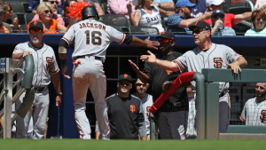 Giants hold on in the 9th to sweep Braves