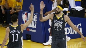 Stephen Curry’s record-setting night propels Warriors in Game 2 win