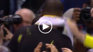 Durant stares down fan who steals towel off his neck