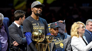 Kevin Durant officially re-signs with Warriors