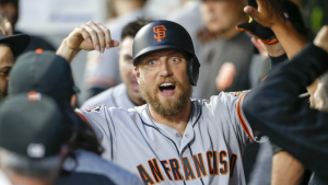 Giants take win in Seattle thanks to hitting from Tomlinson, Pence