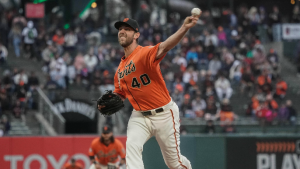 Giants waste eight-inning Bumgarner start in loss to Brewers