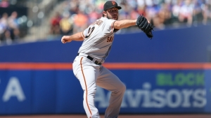 Bumgarner’s pitching, hitting lead Giants to win in series finale