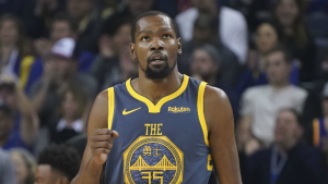 Durant scores season-best 44 points, Warriors hold off Kings