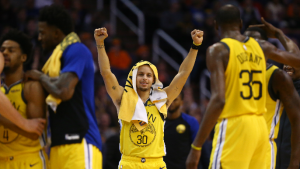Curry’s 34 points help Warriors scorch Suns
