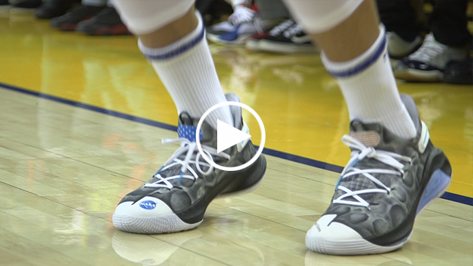 Stephen Curry debuts new moon-themed Curry 6’s against Rockets