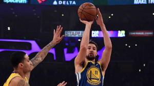 Klay Thompson sets NBA record in blowout win over Lakers