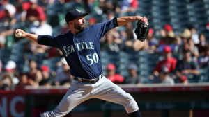 Giants sign two veteran relievers to minor-league deals [report]