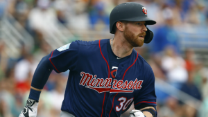 Giants trade Matt Joyce to Braves, acquire outfielder from Twins