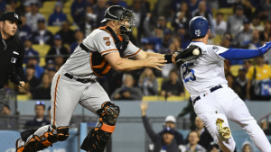 Late-inning offense from Dodgers spoils Giants’ two-homer night