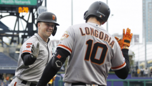 Posey ends long homerless drought, Giants edge Pirates 3-2