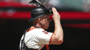 Giants trade catcher Erik Kratz to Rays