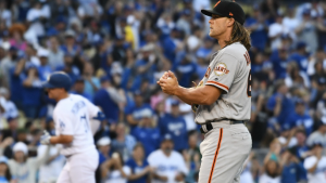 Giants get embarrassed in loud loss to Dodgers