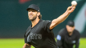 Giants explode in absurd eighth inning to turn loss into blowout win