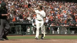 Bumgarner gets massive standing ovation in possible last Giants at-bat