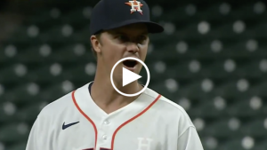 Zach Greinke calls signs out loud while pitching to Mauricio Dubon