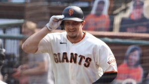 Alex Dickerson returns to Giants a new father