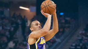 Warriors will attempt to lure Avery Bradley away from Lakers [report]