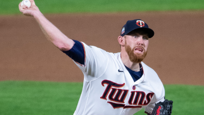 Giants add righty arm to bullpen and roster among slew of moves